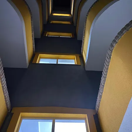 Shengjin Apartments *